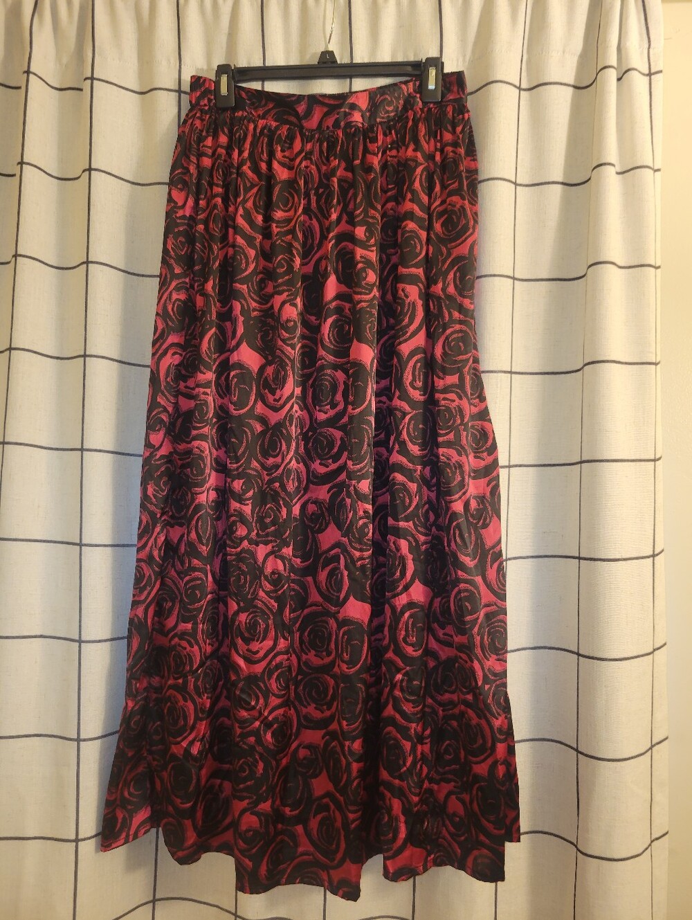 VENUS Black and Pink Rose-Print Maxi Skirt